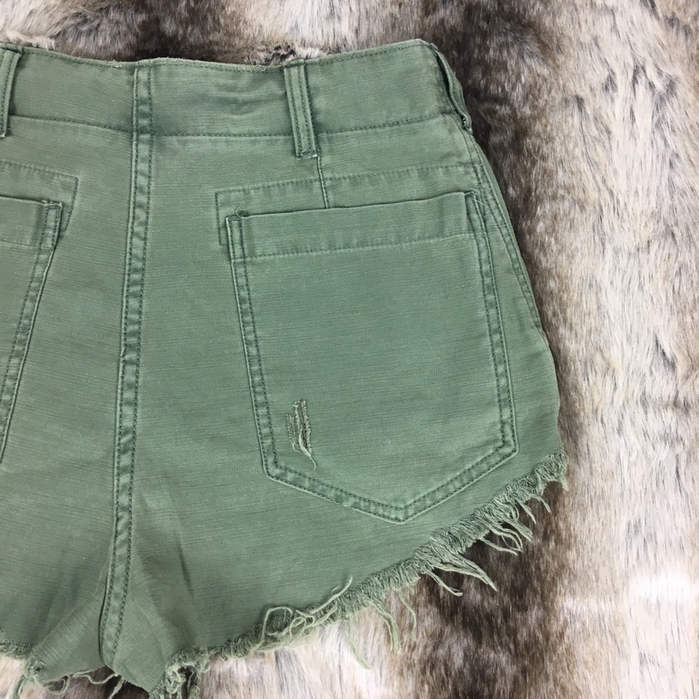 🛍 Free People Raw and Patched Short Moss NWT - Picture 5 of 7